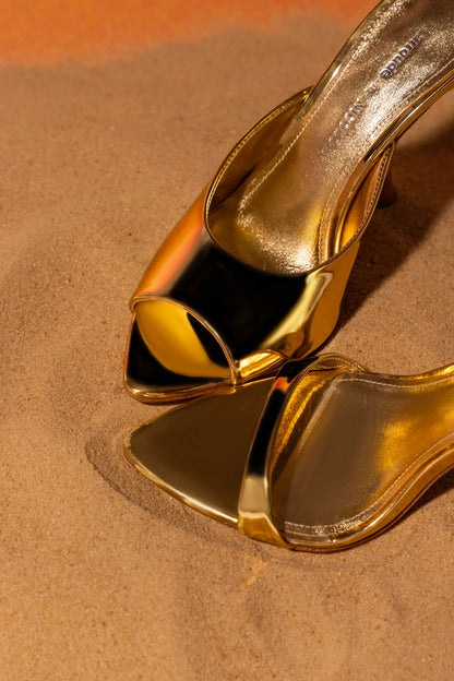 Larroudé x Nicolò B.: Malibu Mule Gold Specchio - Larroude