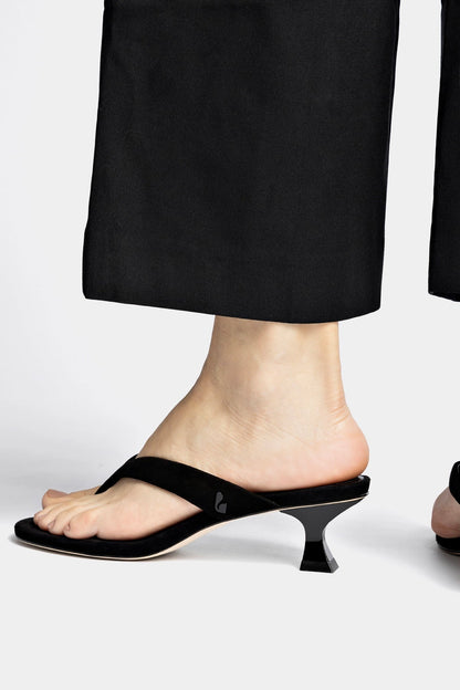 Gaia Low In Black Leather - Larroude
