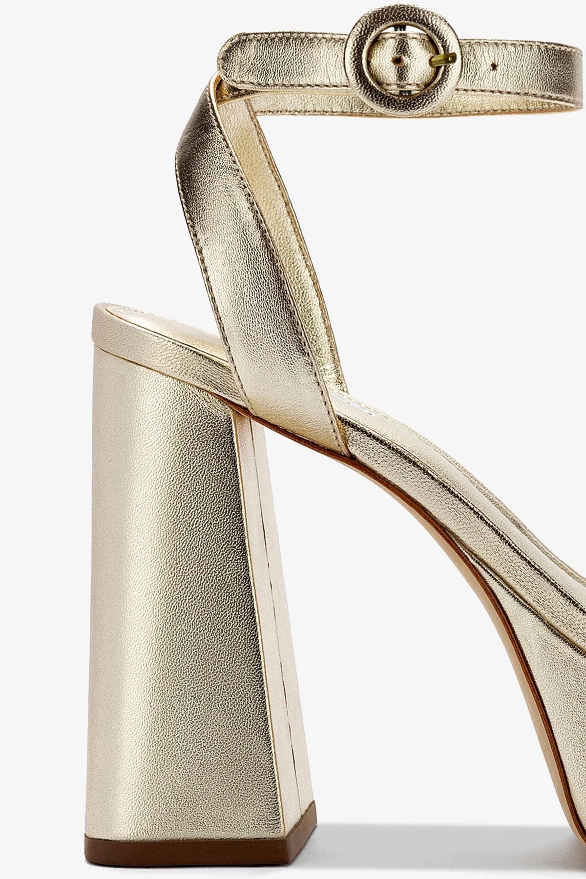 Dolly Sandal In Platina Metallic Leather - Larroude