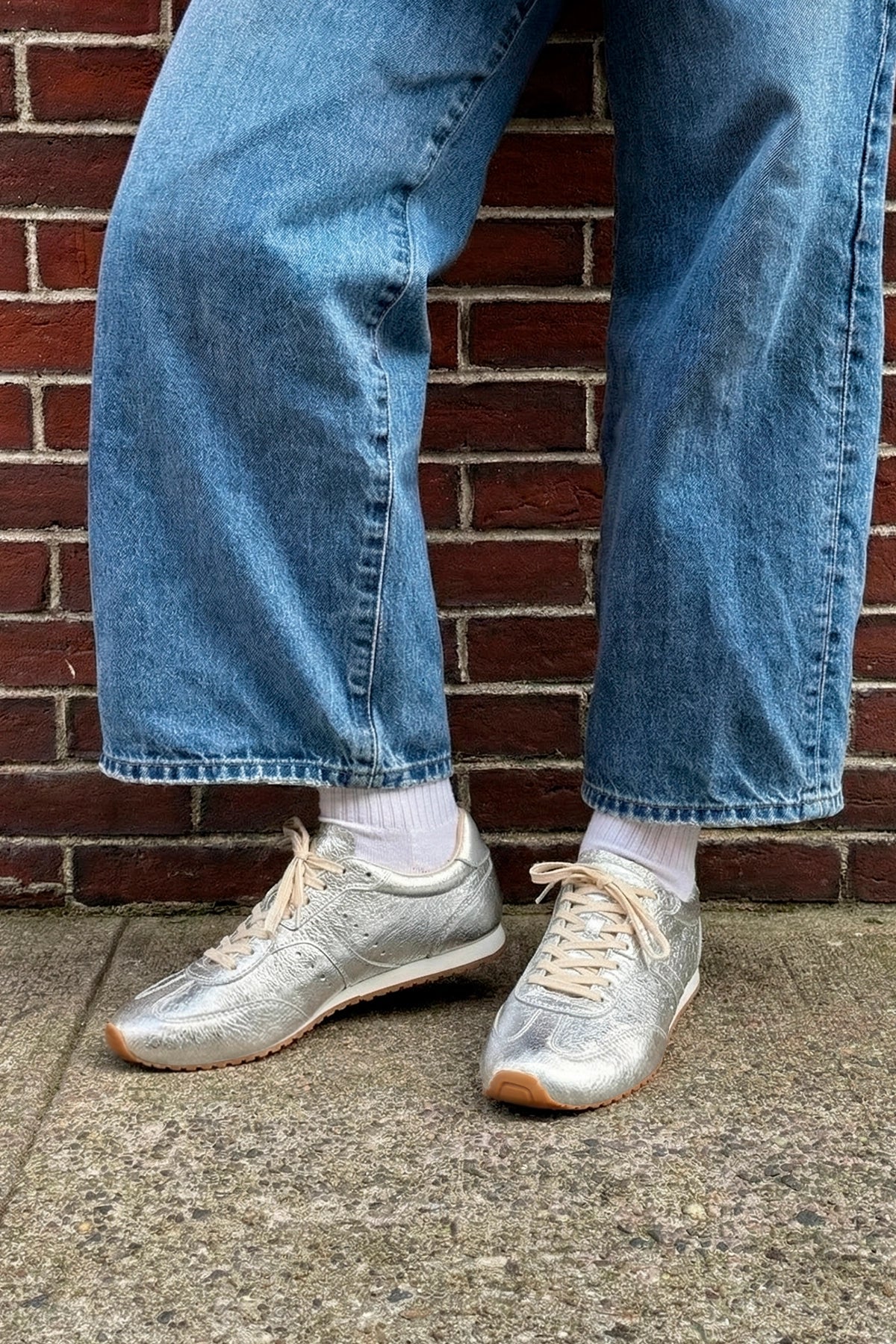 Stella Sneaker In Silver Metallic Leather - Larroude