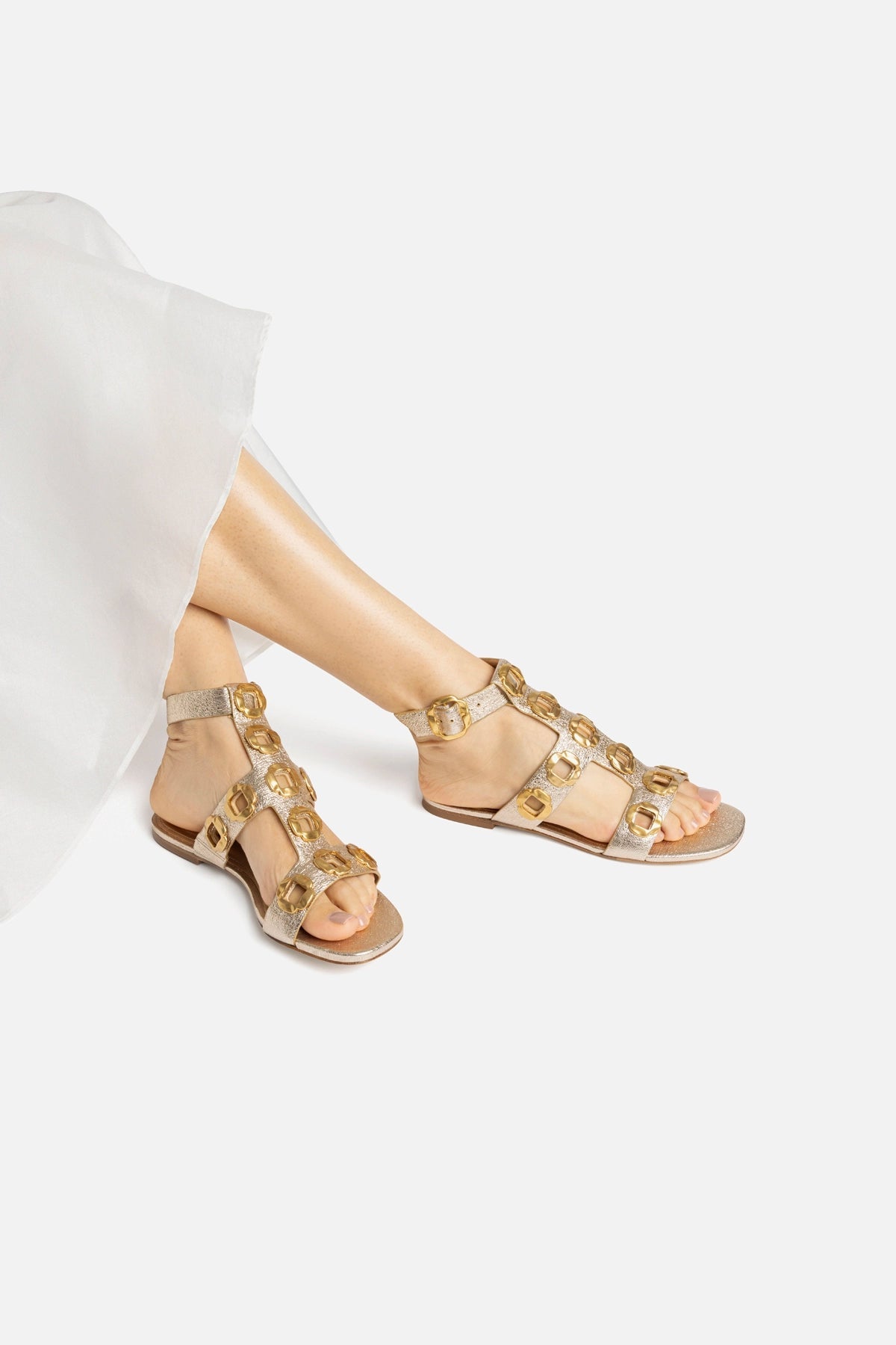 Milan Gladiator Flat Platina Metallic - Larroude