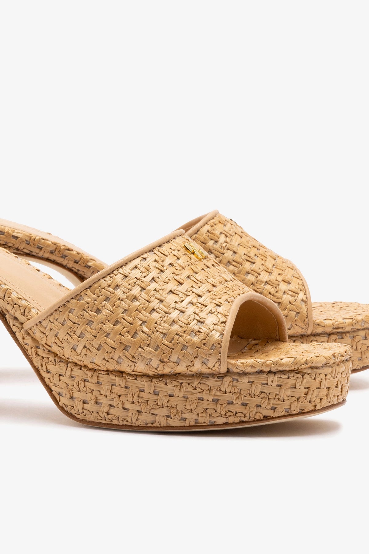 Dolly Low Mule In Natural And Beige Raffia - Larroude