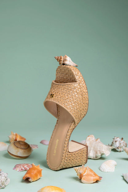 Dolly Low Mule In Natural And Beige Raffia - Larroude