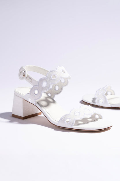 Florence Broderie Sandal In White Raffia - Larroude