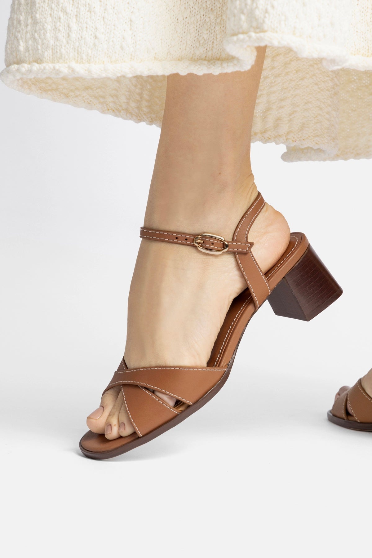 Roma Sandal In Vegetale Caramel Leather - Larroude