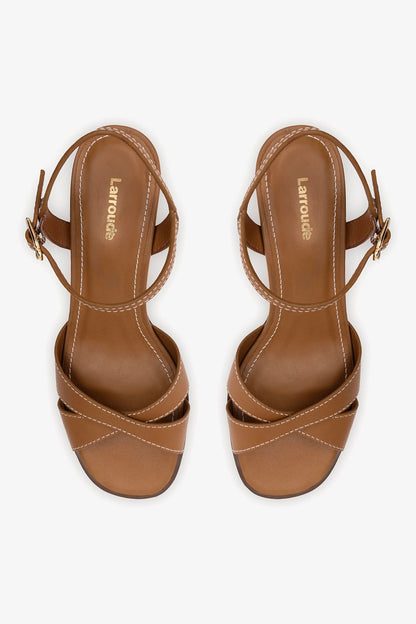 Roma Sandal In Vegetale Caramel Leather - Larroude