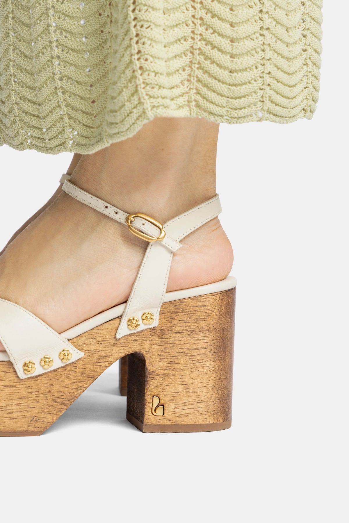 Talitha Sandal In Ivory Leather - Larroude