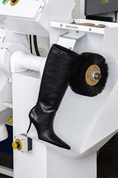 Carine Boot In Black Leather - Larroude