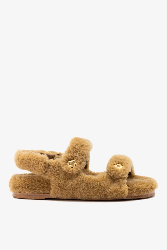 Jetty Fuzzy Sandal Latte Shearling - Larroude