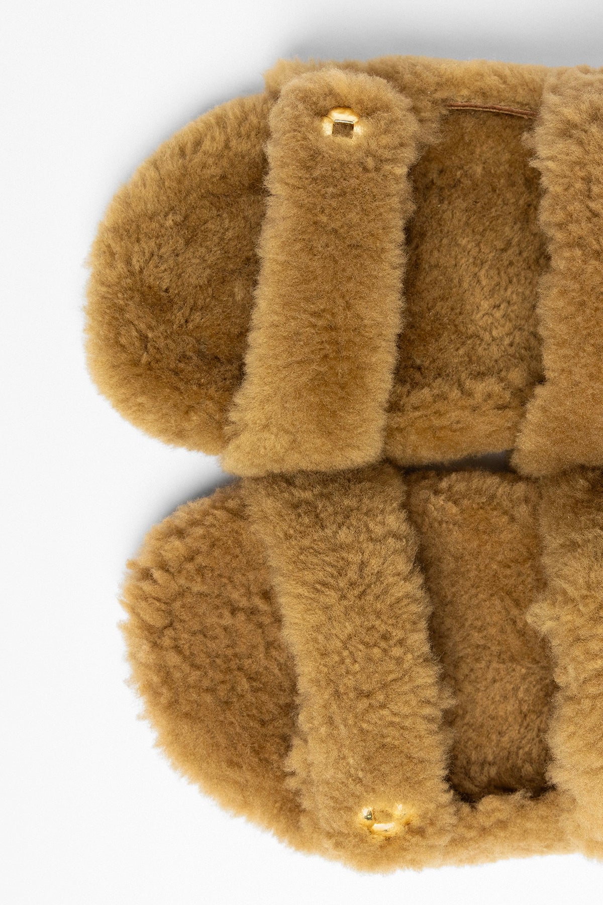 Jetty Fuzzy Sandal Latte Shearling - Larroude