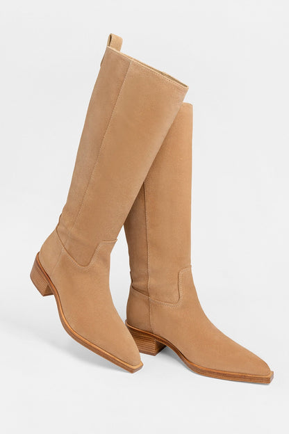 Florencia Boot Peanut Suede - Larroude