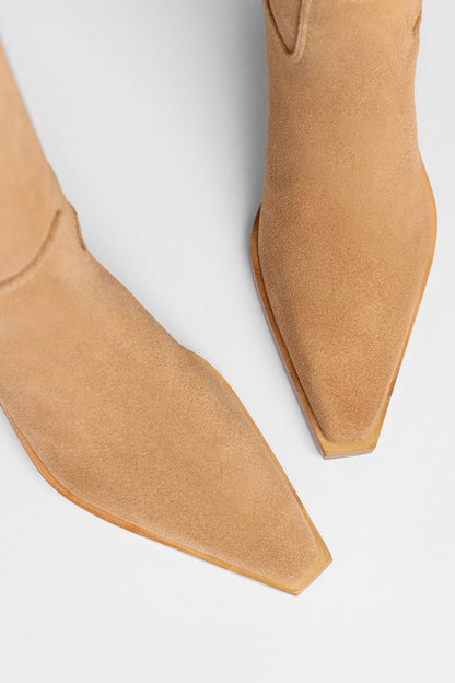 Florencia Boot Peanut Suede - Larroude
