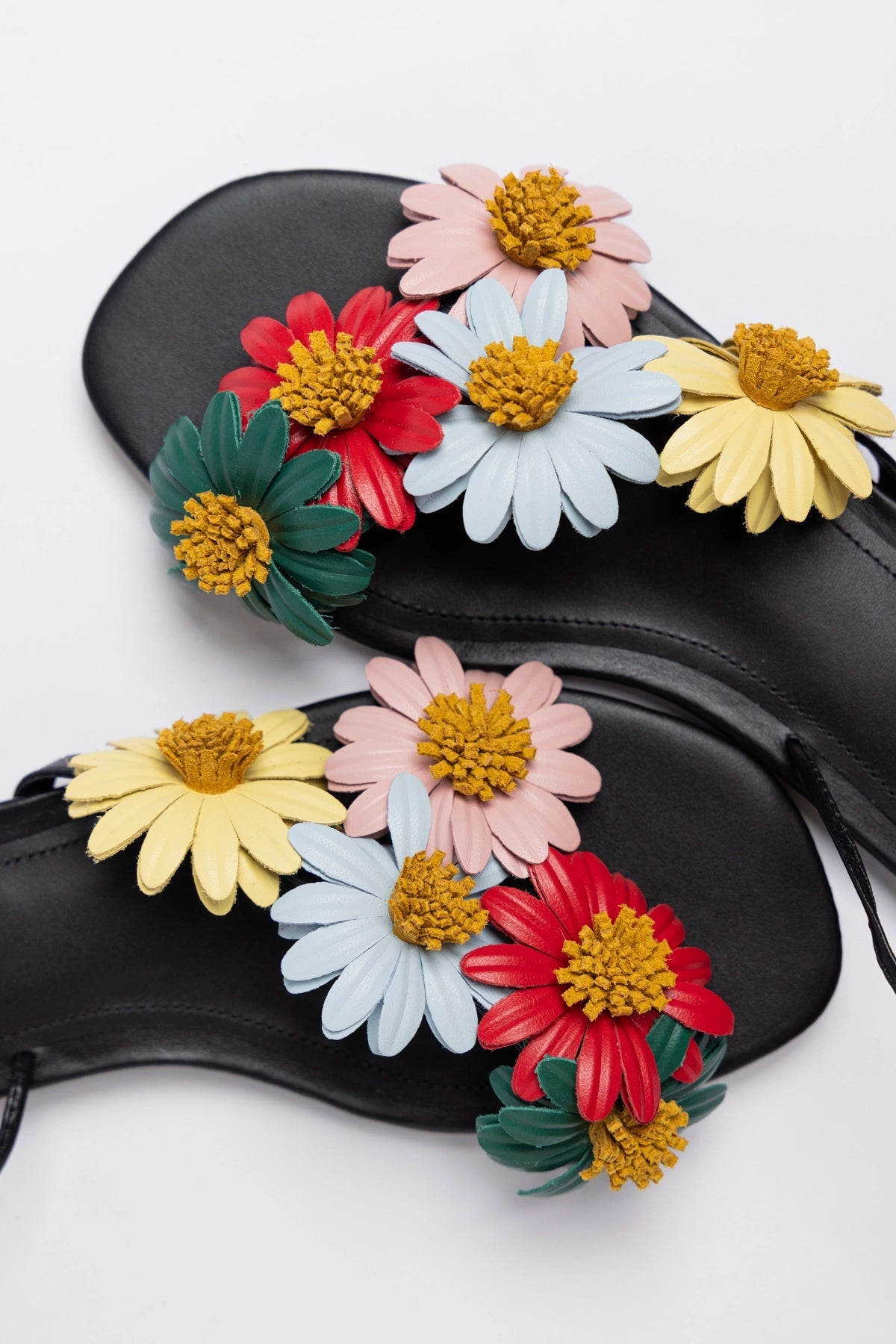 Fiore Flat Sandal Black Leather - Larroude