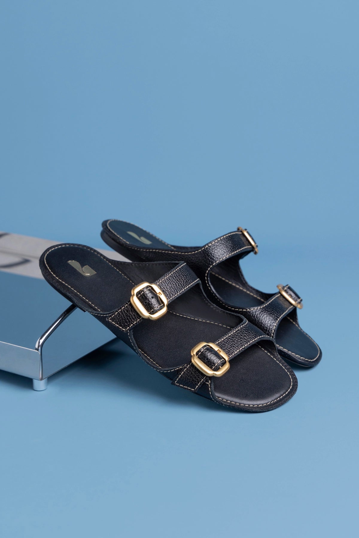 Amalfi Flat Black Leather - Larroude