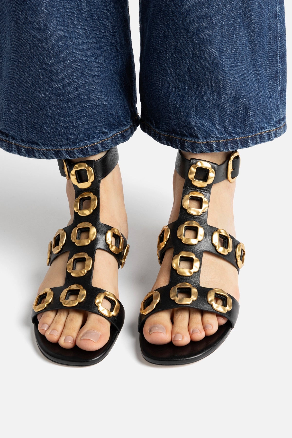 Milan Gladiator Flat In Black Leather - Larroude