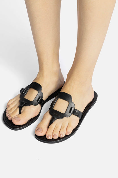 Margherita Thong Sandal In Black Leather - Larroude