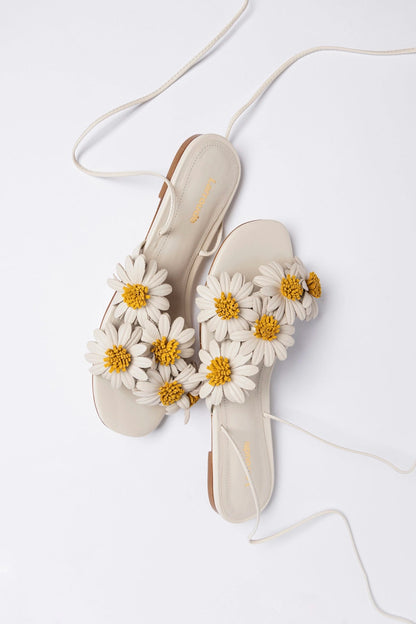 Fiore Flat Sandal Ivory Leather - Larroude
