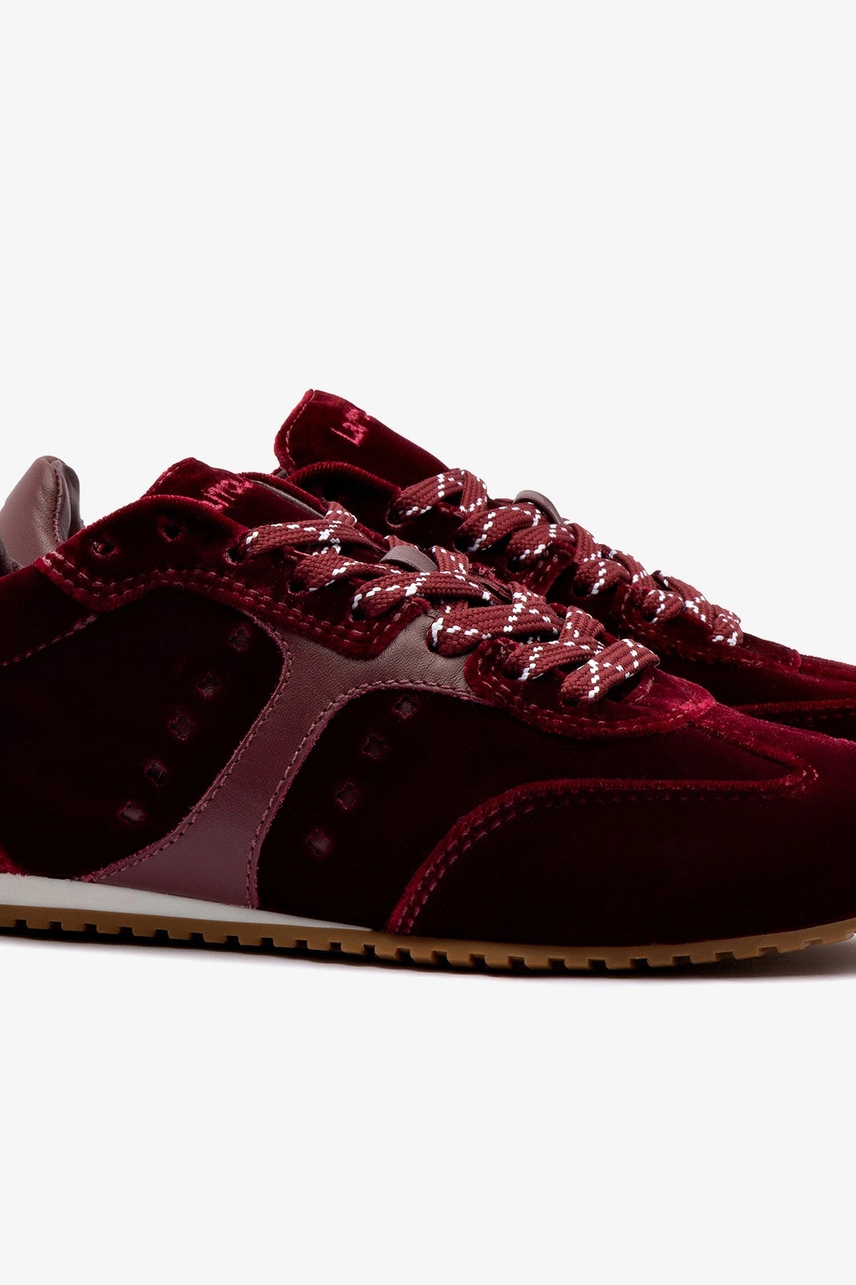 Stella Sneaker In Wine Velvet - Larroude