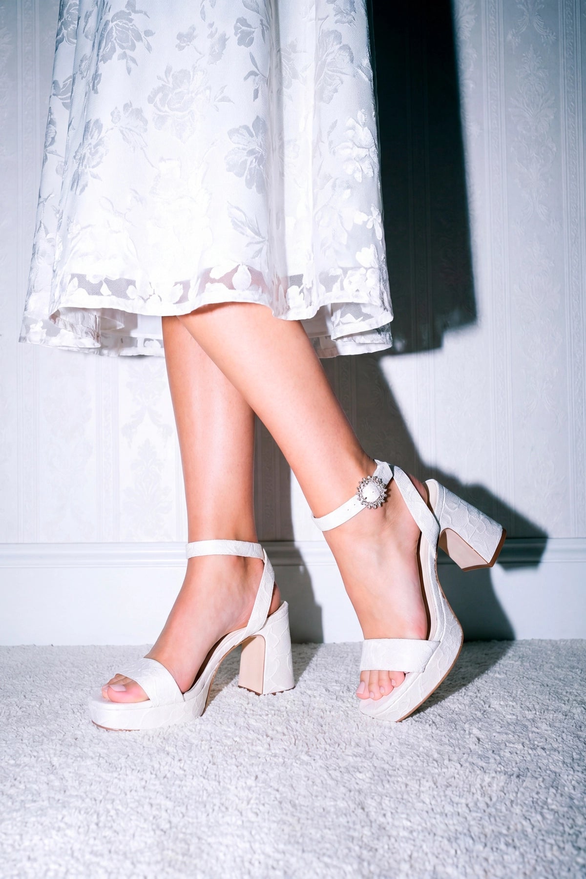Larroudé x Markarian: Dolly Low Sandal White Lace - Larroude