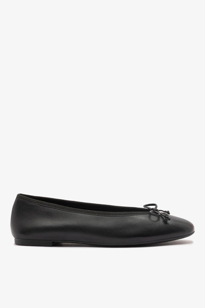 Pavlova Ballet Flat In Black Leather - Larroude