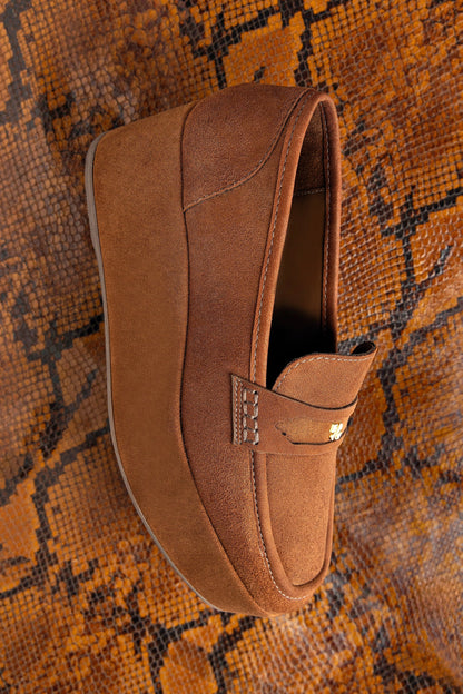Suki Flatform Loafer In Burnt Umber Suede - Larroude