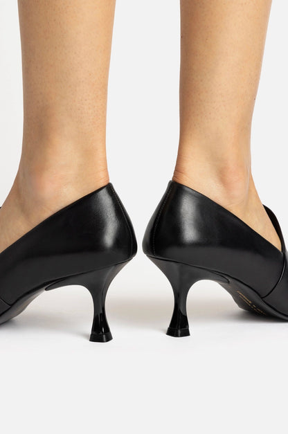 Larroudé by Nicolò B. Vittoria Pump In Black Leather - Larroude