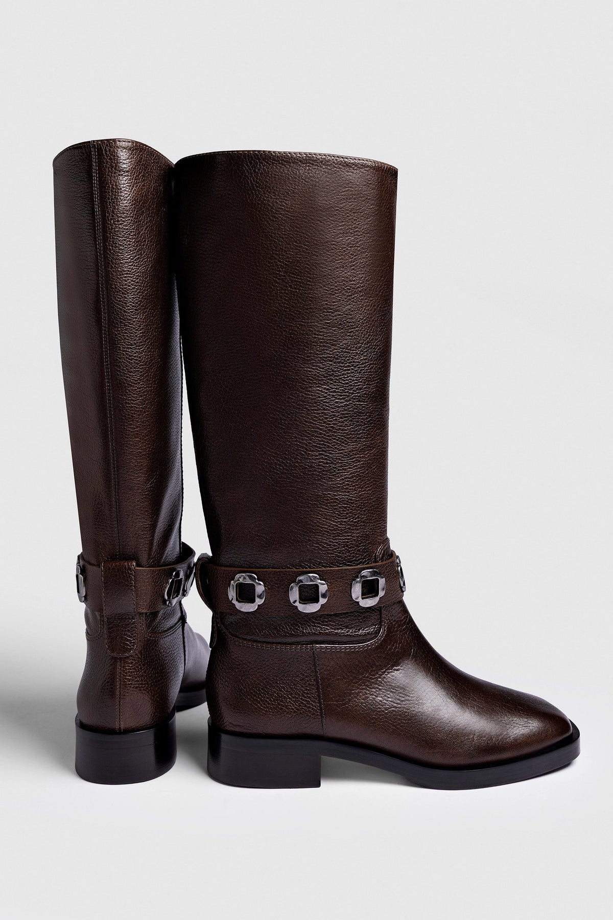 Milan Flat Boot In Brown Leather - Larroude