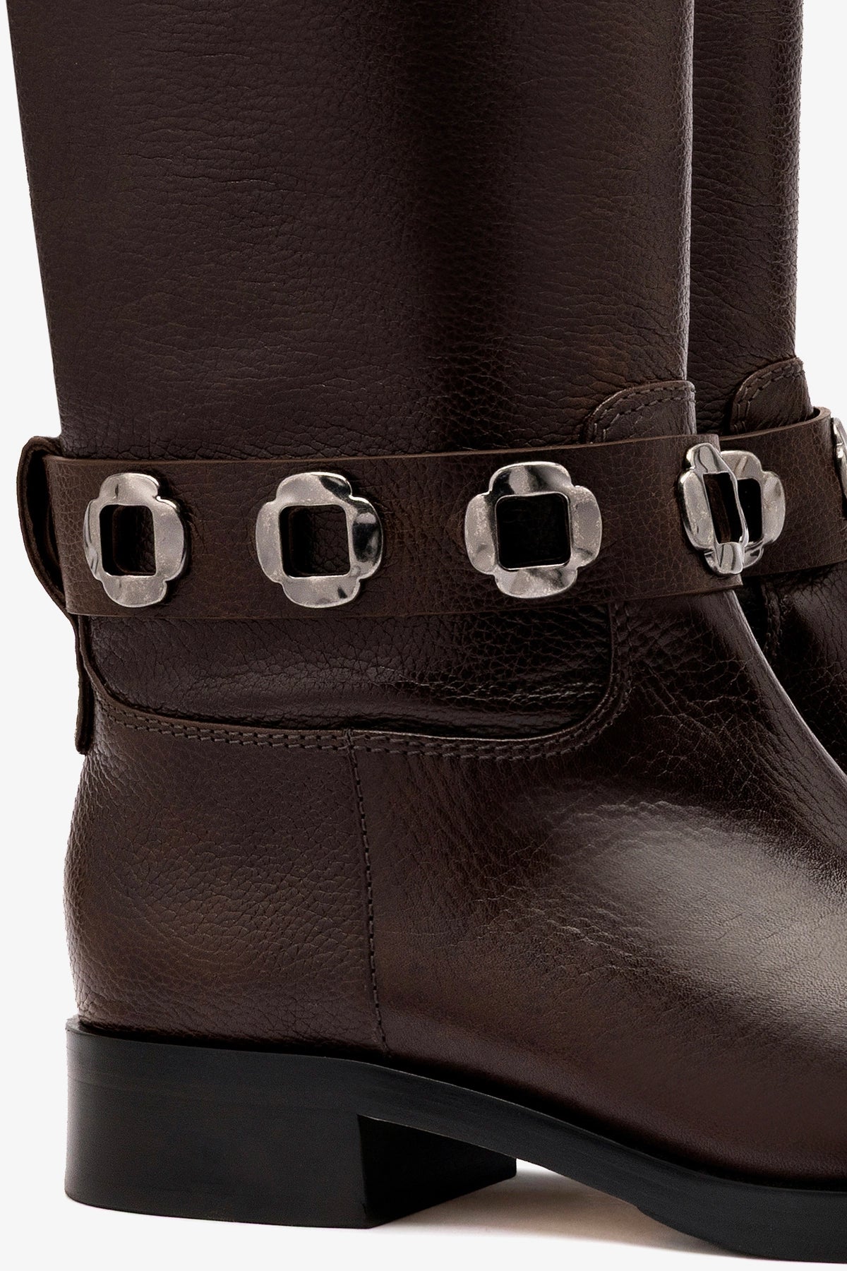 Milan Flat Boot In Brown Leather - Larroude