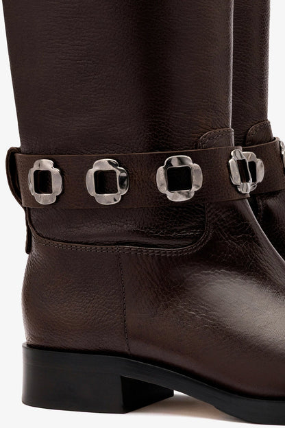 Milan Flat Boot In Brown Leather - Larroude