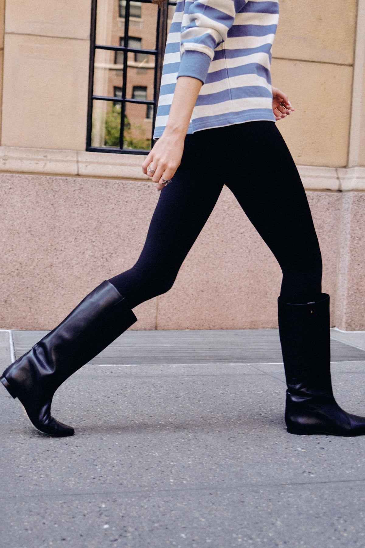 Alexis Flat Boot Black Leather - Larroude