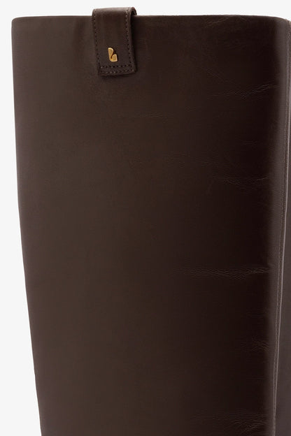Alexis Flat Boot In Brown Leather - Larroude
