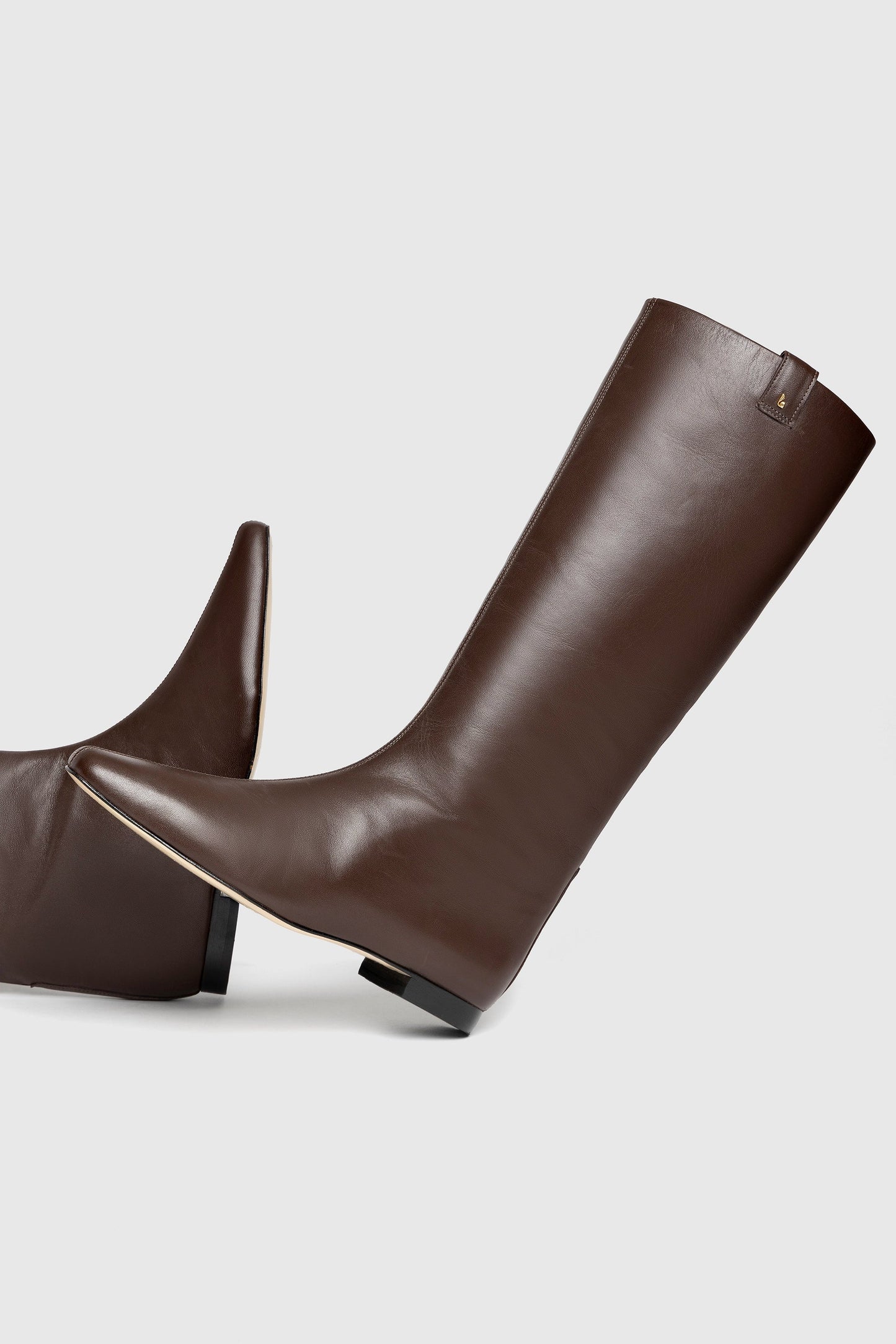 Alexis Flat Boot In Brown Leather - Larroude