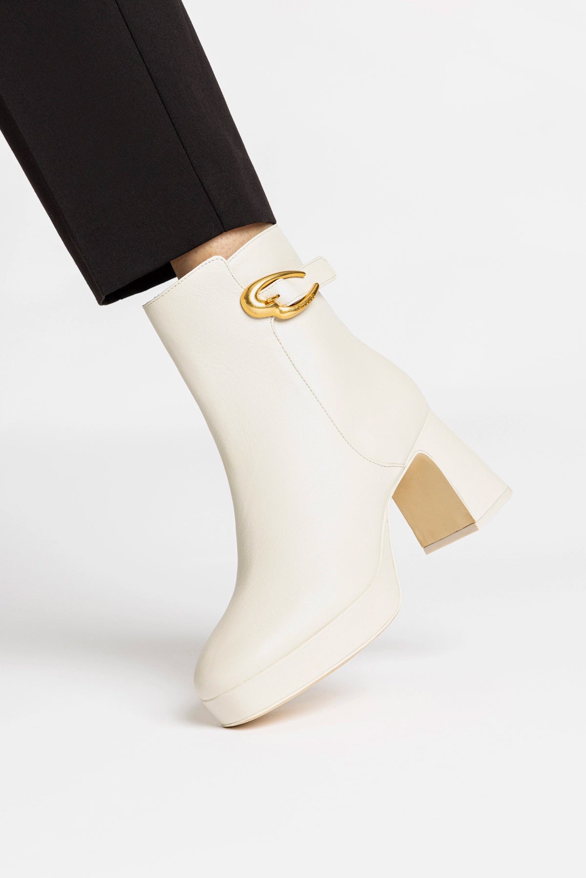 Dolly Verona Low Boot In Ivory Leather - Larroude