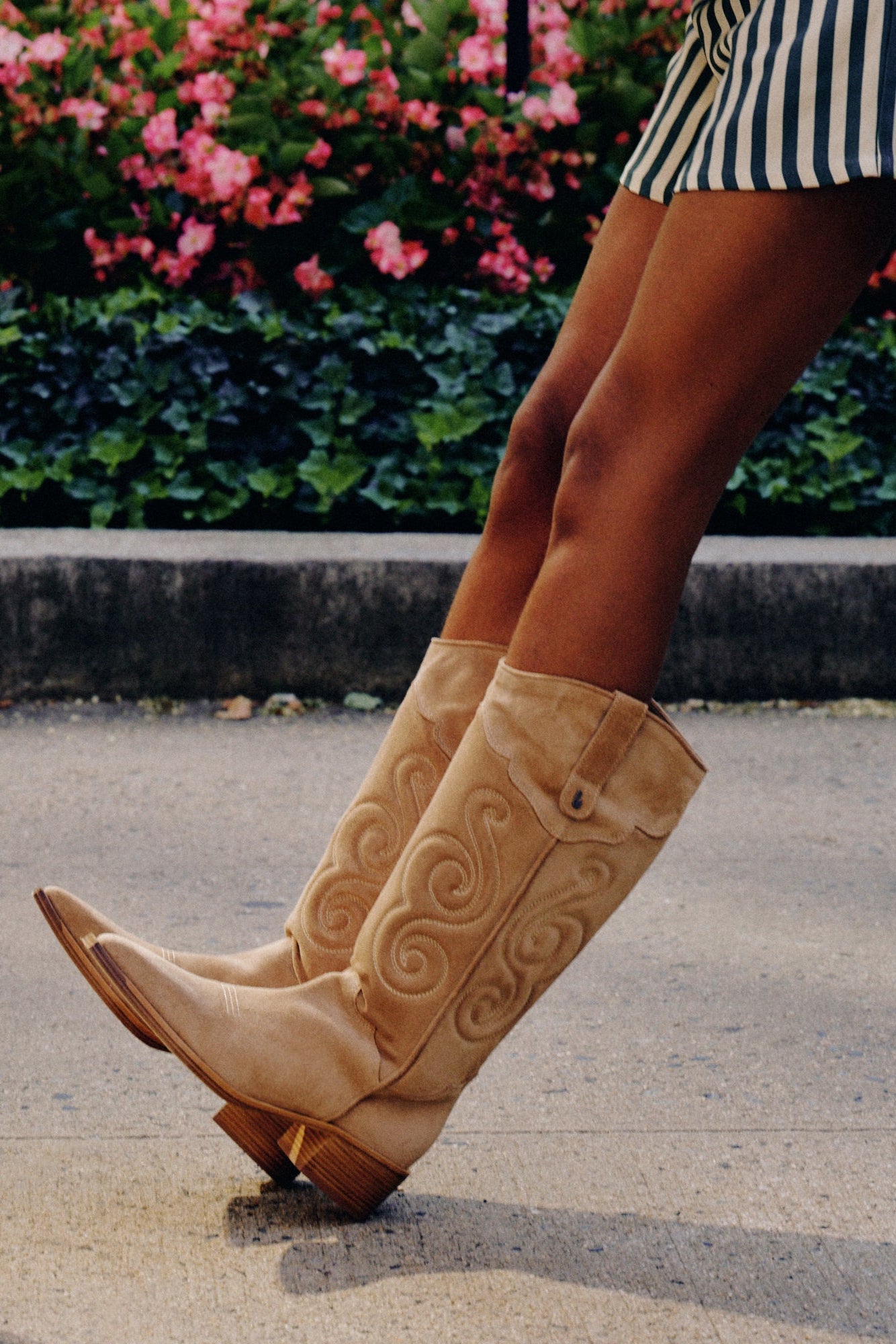 Paloma Boot In Peanut Suede - Larroude