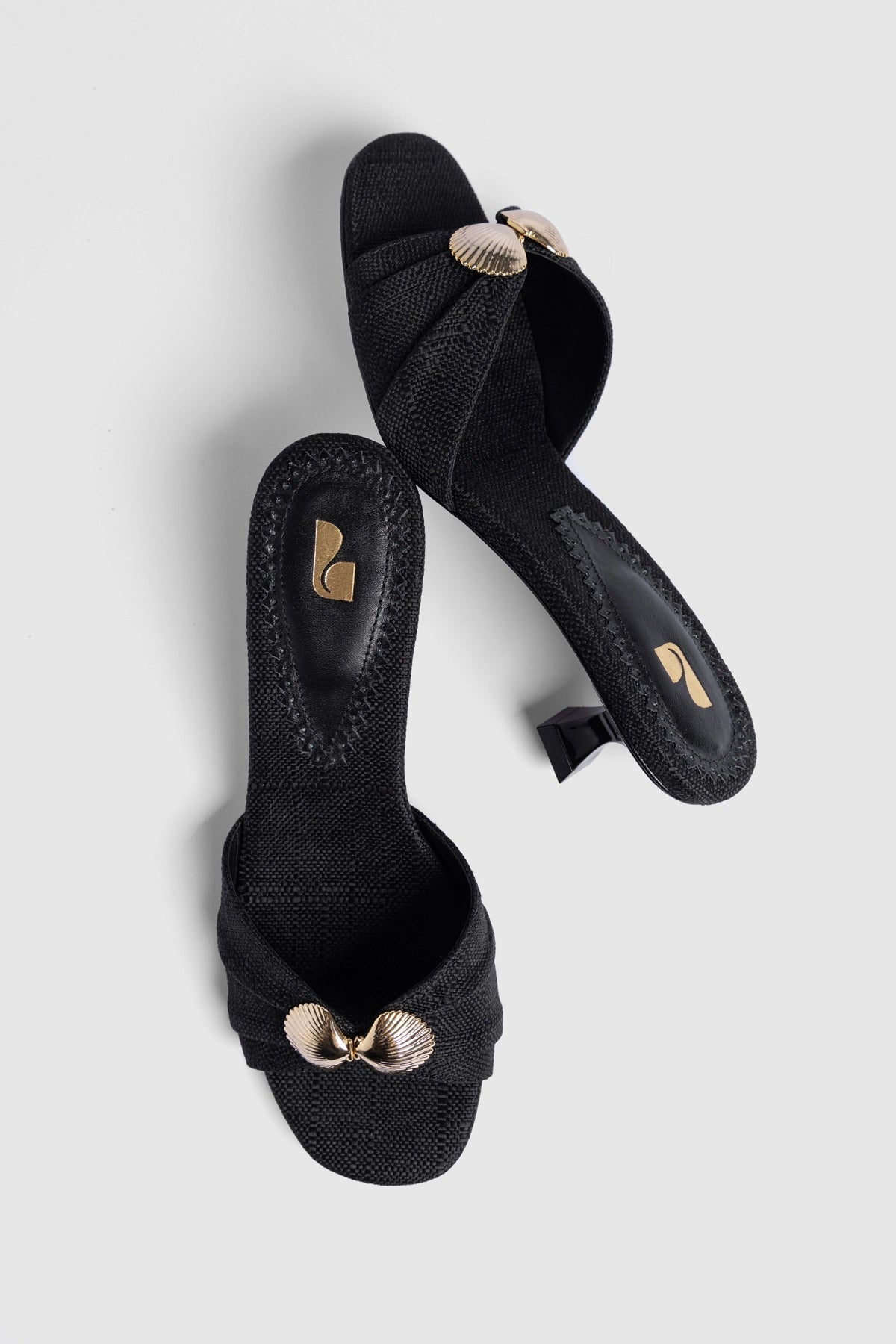 Coquile Mule Black Raffia - Larroude