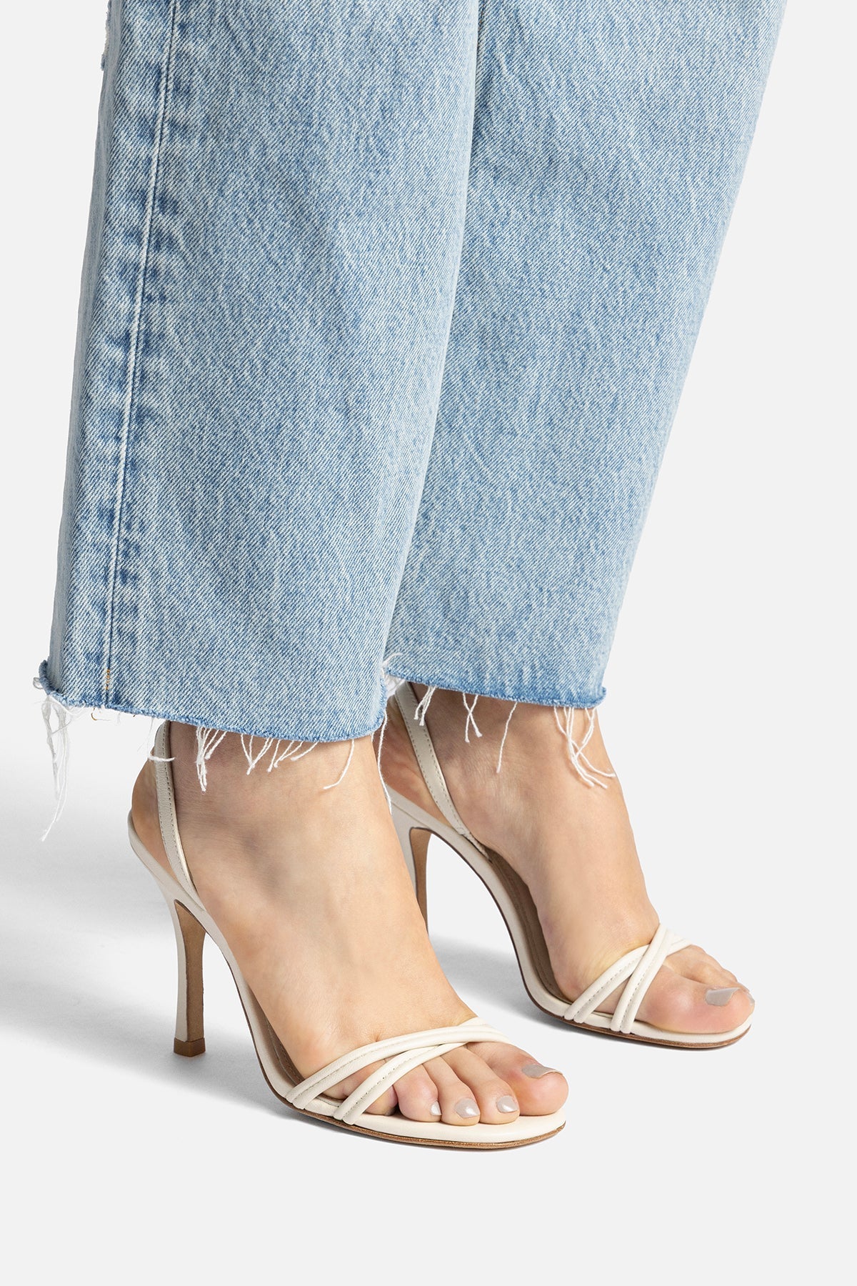Annie Sandal In Ivory Leather - Larroude
