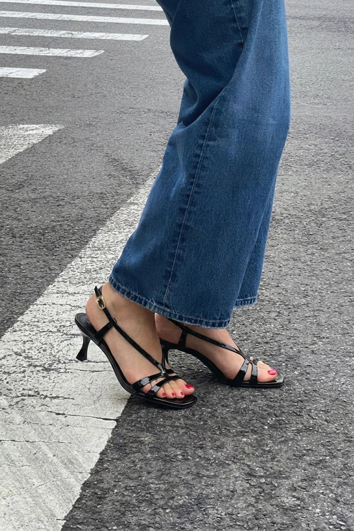 Daphne Sandal Black Patent Leather - Larroude
