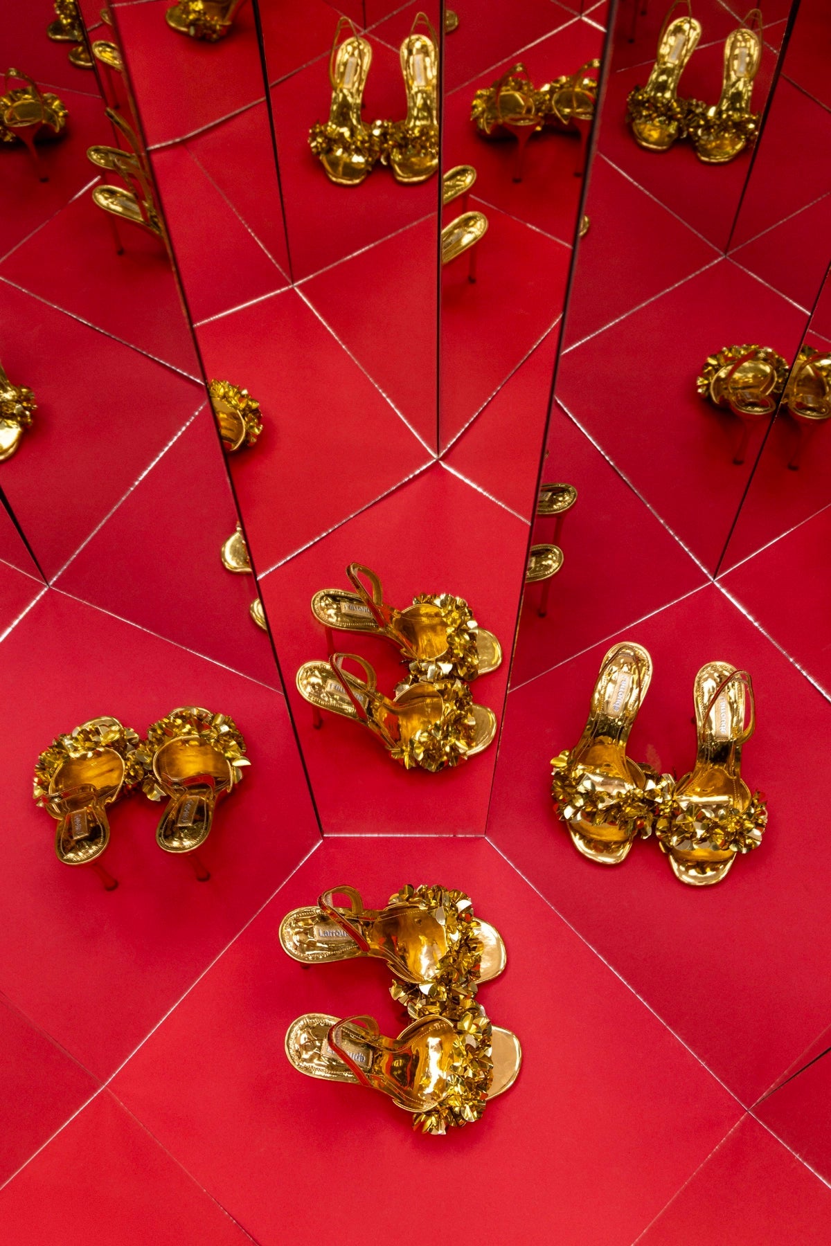 Morgan Sandal In Gold Specchio - Larroude