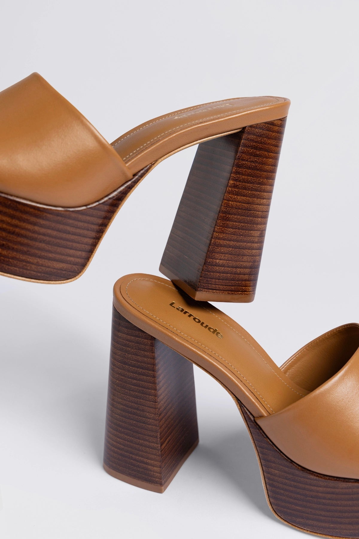 Dolly Mule Caramel Leather - Larroude