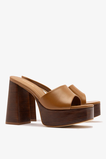 Dolly Mule Caramel Leather - Larroude